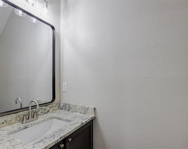 10724 Astor Drive - Photo Thumbnail 14
