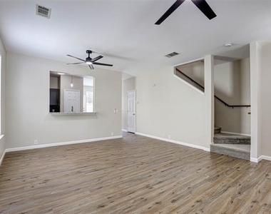 10724 Astor Drive - Photo Thumbnail 6