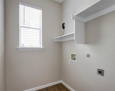 10724 Astor Drive - Photo Thumbnail 27