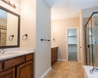 1609 Clearwater Drive - Photo Thumbnail 10