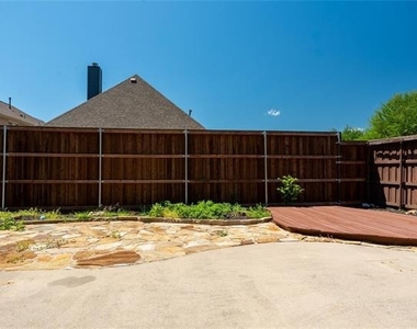1609 Clearwater Drive - Photo Thumbnail 2