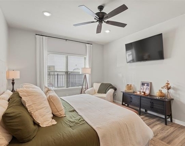 616 Charlotte Lane - Photo Thumbnail 14