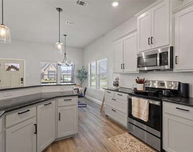 616 Charlotte Lane - Photo Thumbnail 12