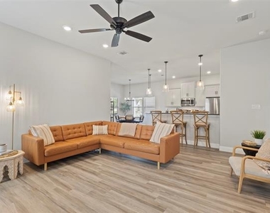 616 Charlotte Lane - Photo Thumbnail 8