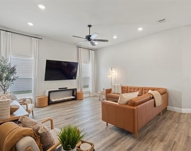 616 Charlotte Lane - Photo Thumbnail 7