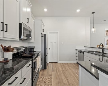616 Charlotte Lane - Photo Thumbnail 10