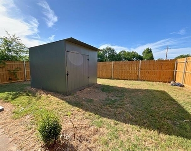 2308 Nw 20th Street - Photo Thumbnail 2