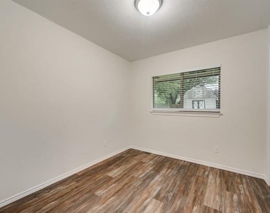 901 Hudson Drive - Photo Thumbnail 16