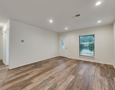 901 Hudson Drive - Photo Thumbnail 4
