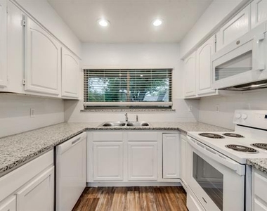 901 Hudson Drive - Photo Thumbnail 10