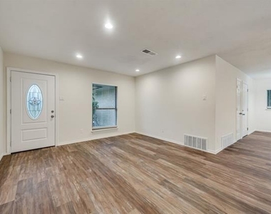 901 Hudson Drive - Photo Thumbnail 2