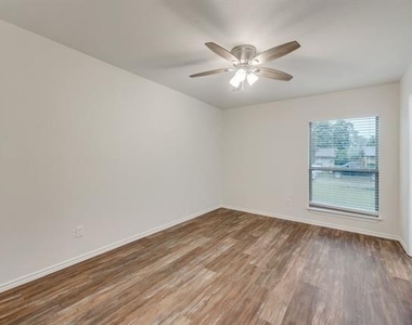 901 Hudson Drive - Photo Thumbnail 12