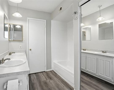 9548 Jennie Lee Lane - Photo Thumbnail 7