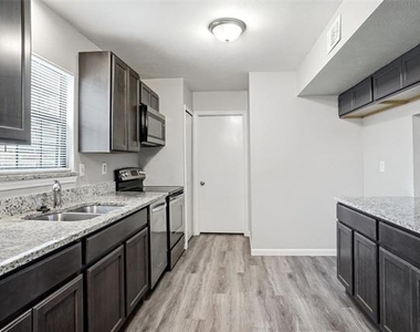 9548 Jennie Lee Lane - Photo Thumbnail 4
