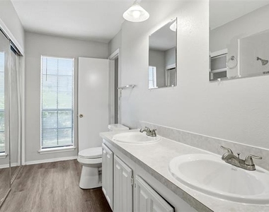 9548 Jennie Lee Lane - Photo Thumbnail 6
