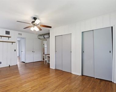902 W Bridge Street - Photo Thumbnail 6