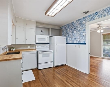 902 W Bridge Street - Photo Thumbnail 21