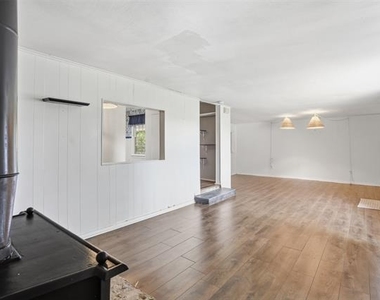 902 W Bridge Street - Photo Thumbnail 18