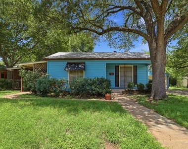 902 W Bridge Street - Photo Thumbnail 1