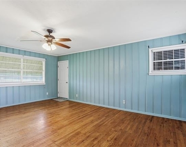 902 W Bridge Street - Photo Thumbnail 16