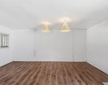 902 W Bridge Street - Photo Thumbnail 9