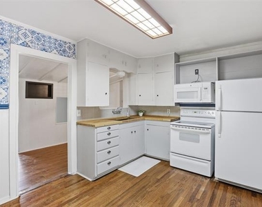 902 W Bridge Street - Photo Thumbnail 3