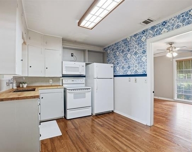 902 W Bridge Street - Photo Thumbnail 12