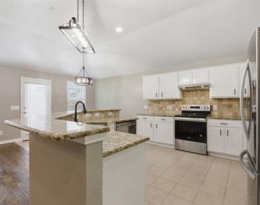 1006 Lake Dallas Drive - Photo Thumbnail 26