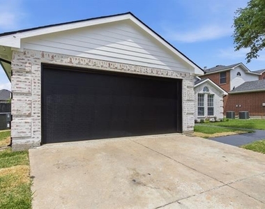1006 Lake Dallas Drive - Photo Thumbnail 2