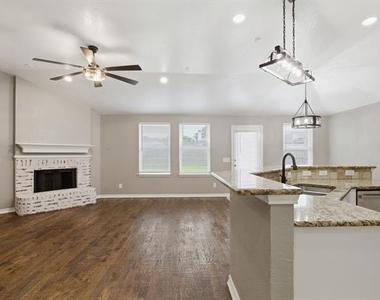 1006 Lake Dallas Drive - Photo Thumbnail 18