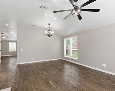 1006 Lake Dallas Drive - Photo Thumbnail 12