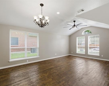 1006 Lake Dallas Drive - Photo Thumbnail 9