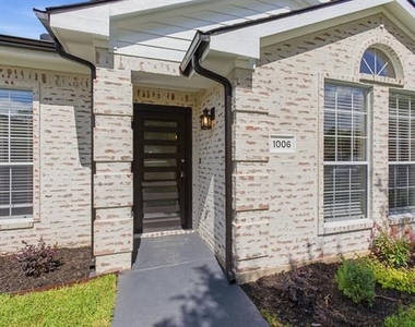1006 Lake Dallas Drive - Photo Thumbnail 5