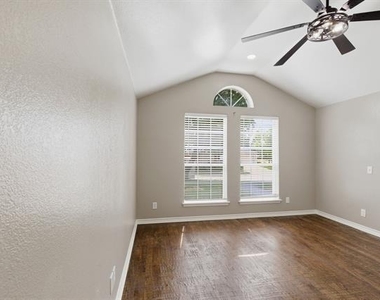 1006 Lake Dallas Drive - Photo Thumbnail 11