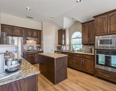 312 Equine Lane - Photo Thumbnail 15