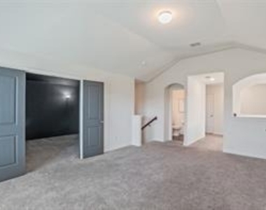 1413 Lake Grove Drive - Photo Thumbnail 20