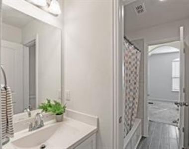 1413 Lake Grove Drive - Photo Thumbnail 27