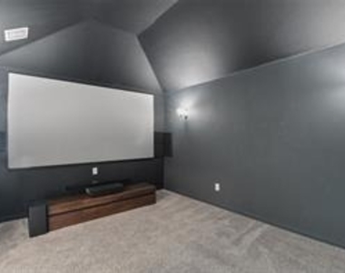 1413 Lake Grove Drive - Photo Thumbnail 22