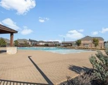 1413 Lake Grove Drive - Photo Thumbnail 35