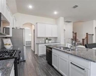 1413 Lake Grove Drive - Photo Thumbnail 6