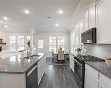 1413 Lake Grove Drive - Photo Thumbnail 5