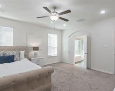 1413 Lake Grove Drive - Photo Thumbnail 13