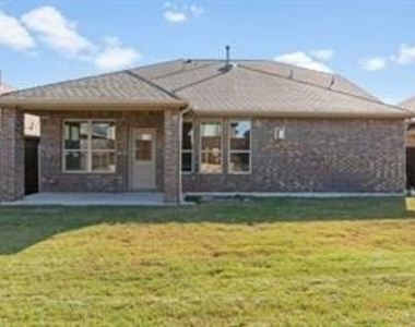 1413 Lake Grove Drive - Photo Thumbnail 31