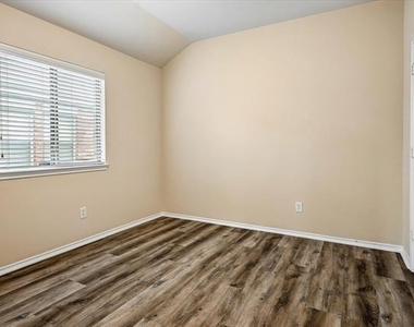 8701 Sagebrush Trail - Photo Thumbnail 11