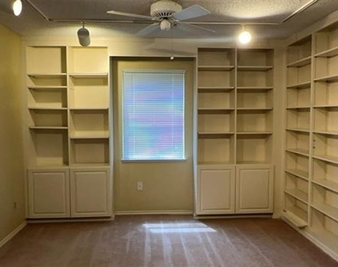 4008 Alava Drive - Photo Thumbnail 6