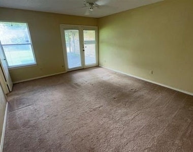 4008 Alava Drive - Photo Thumbnail 16