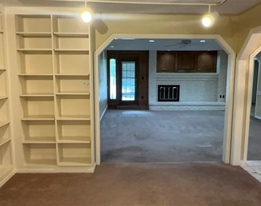 4008 Alava Drive - Photo Thumbnail 7