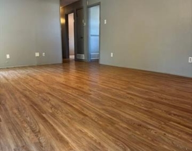 606 Laurence Drive - Photo Thumbnail 3