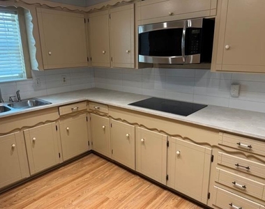 606 Laurence Drive - Photo Thumbnail 5