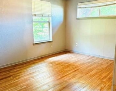 606 Laurence Drive - Photo Thumbnail 10